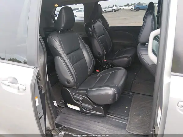 5TDXZ3DC6JS947665 2018 TOYOTA SIENNA - Image 8