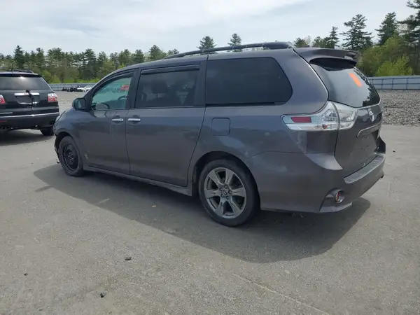 5TDXZ3DC6JS951666 2018 TOYOTA SIENNA - Image 2