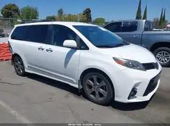 5TDXZ3DC6JS958262 2018 TOYOTA SIENNA