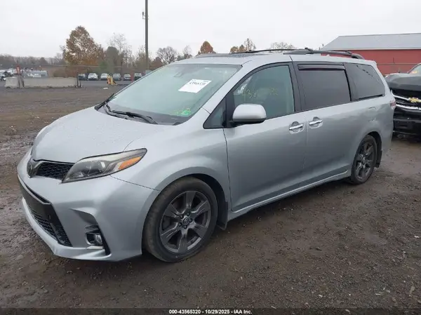 5TDXZ3DC6KS966704 2019 TOYOTA SIENNA - Image 2