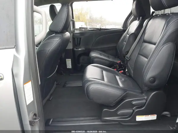 5TDXZ3DC6KS966704 2019 TOYOTA SIENNA - Image 8