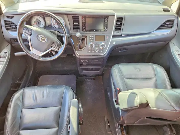 5TDXZ3DC6KS985561 2019 TOYOTA SIENNA - Image 8