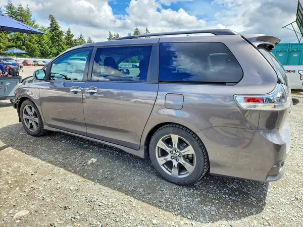 5TDXZ3DC6KS986855 2019 TOYOTA SIENNA - Image 2