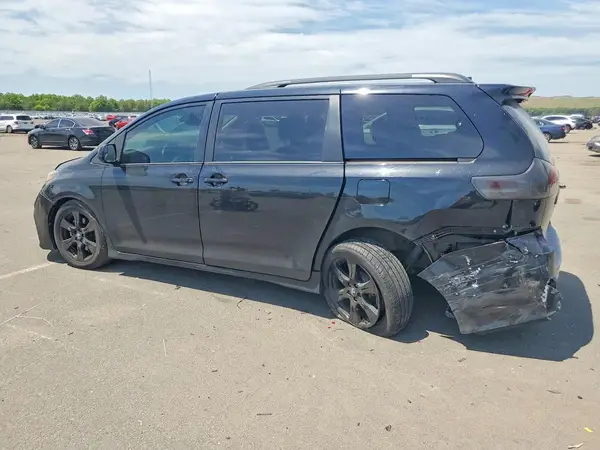 5TDXZ3DC6LS035413 2020 TOYOTA SIENNA - Image 2