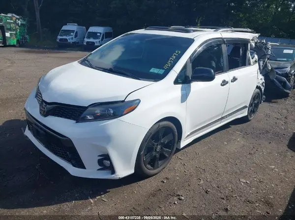 5TDXZ3DC6LS060859 2020 TOYOTA SIENNA - Image 2