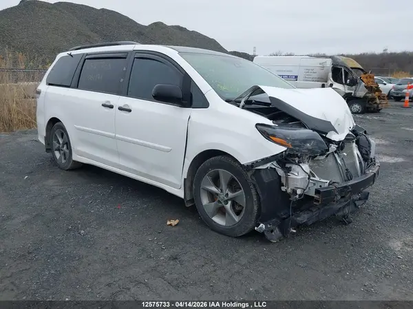 5TDXZ3DC6LS061171 2020 TOYOTA SIENNA - Image 1