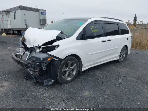 5TDXZ3DC6LS061171 2020 TOYOTA SIENNA - Image 2