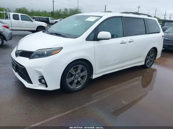 5TDXZ3DC6LS064149 2020 TOYOTA SIENNA - Image 2