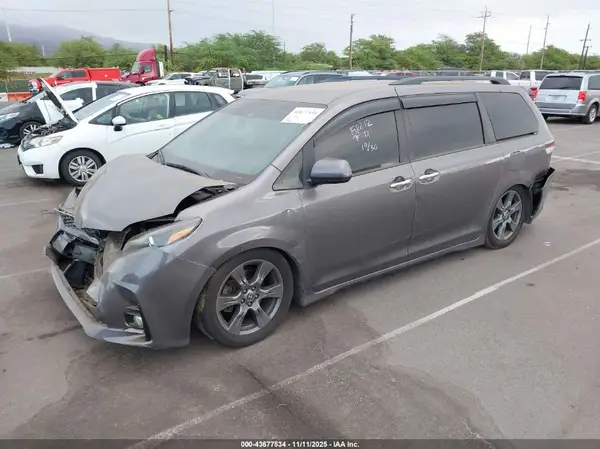 5TDXZ3DC6LS066970 2020 TOYOTA SIENNA - Image 2