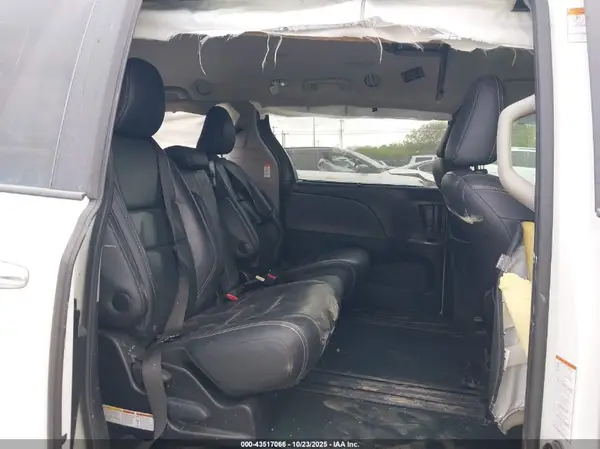 5TDXZ3DC7HS771462 2017 TOYOTA SIENNA - Image 8