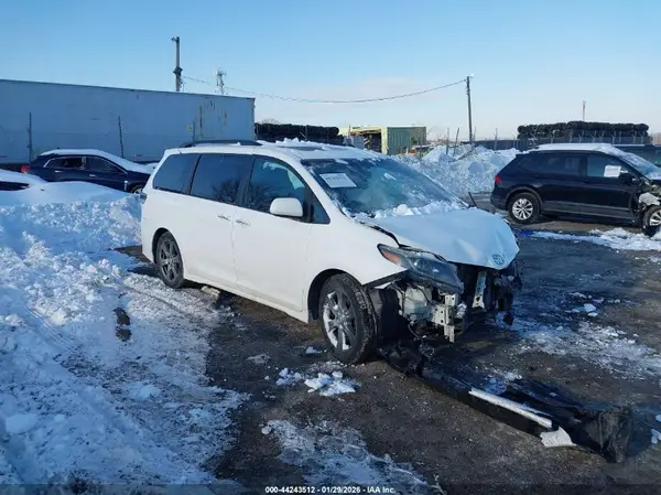 5TDXZ3DC7HS781148 2017 TOYOTA SIENNA - Image 1