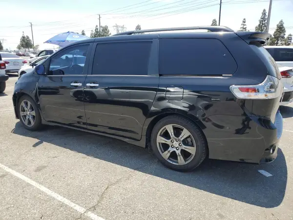 5TDXZ3DC7HS787029 2017 TOYOTA SIENNA - Image 2