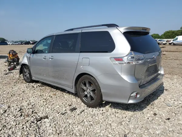 5TDXZ3DC7HS823849 2017 TOYOTA SIENNA - Image 2