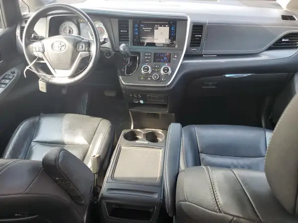 5TDXZ3DC7HS823849 2017 TOYOTA SIENNA - Image 8