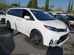 5TDXZ3DC7HS844040 2017 TOYOTA SIENNA