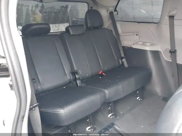 5TDXZ3DC7HS844040 2017 TOYOTA SIENNA - Image 8