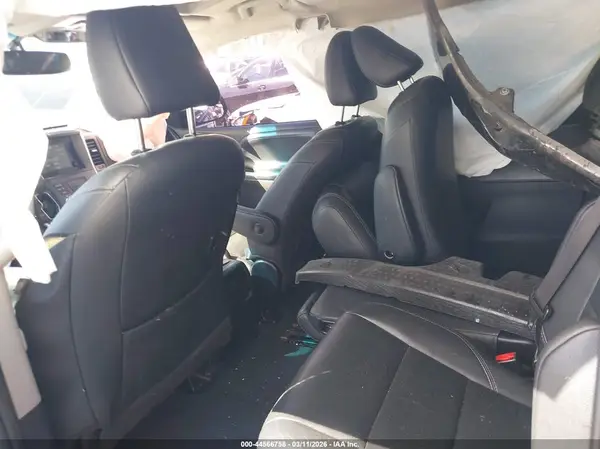 5TDXZ3DC7HS856978 2017 TOYOTA SIENNA - Image 8