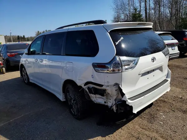 5TDXZ3DC7HS860920 2017 TOYOTA SIENNA - Image 2
