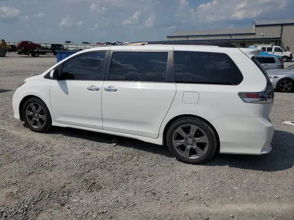 5TDXZ3DC7HS864224 2017 TOYOTA SIENNA - Image 2