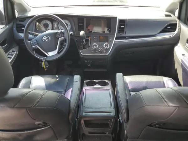 5TDXZ3DC7HS864224 2017 TOYOTA SIENNA - Image 8
