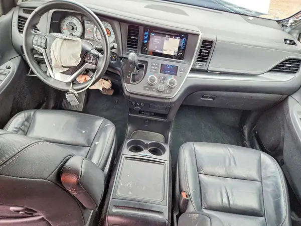 5TDXZ3DC7HS880049 2017 TOYOTA SIENNA - Image 8