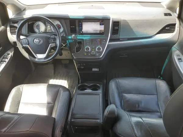 5TDXZ3DC7HS885008 2017 TOYOTA SIENNA - Image 8