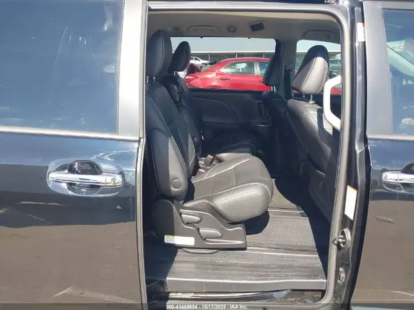 5TDXZ3DC7HS893304 2017 TOYOTA SIENNA - Image 8