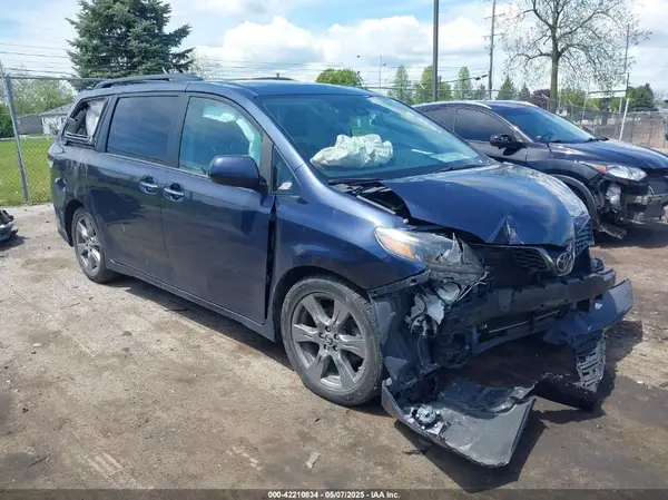 5TDXZ3DC7JS911192 2018 TOYOTA SIENNA - Image 1