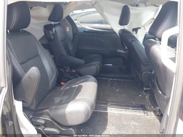5TDXZ3DC7JS911192 2018 TOYOTA SIENNA - Image 8