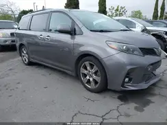 5TDXZ3DC7JS930518 2018 TOYOTA SIENNA