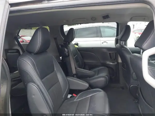 5TDXZ3DC7JS930518 2018 TOYOTA SIENNA - Image 8