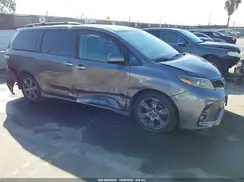 5TDXZ3DC7JS947660 2018 TOYOTA SIENNA