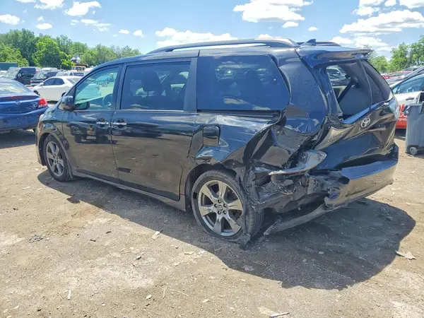 5TDXZ3DC7JS949294 2018 TOYOTA SIENNA - Image 2