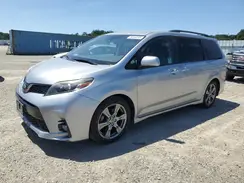 5TDXZ3DC7JS952681 2018 TOYOTA SIENNA