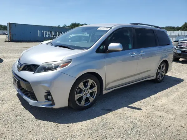 5TDXZ3DC7JS952681 2018 TOYOTA SIENNA - Image 1