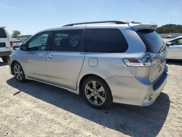 5TDXZ3DC7JS952681 2018 TOYOTA SIENNA - Image 2
