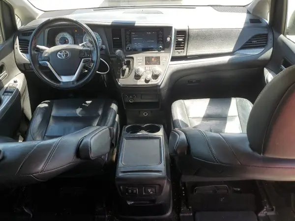 5TDXZ3DC7JS952681 2018 TOYOTA SIENNA - Image 8