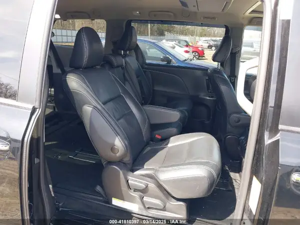 5TDXZ3DC7JS955175 2018 TOYOTA SIENNA - Image 8