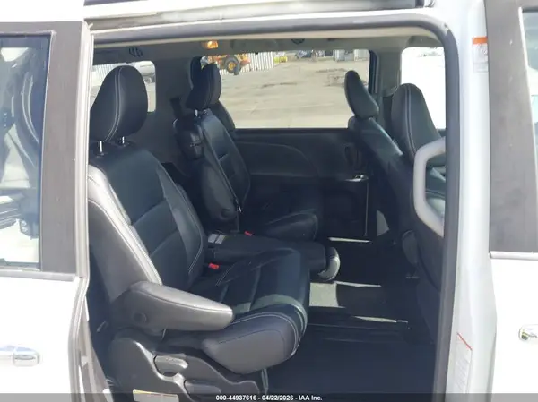 5TDXZ3DC7JS956035 2018 TOYOTA SIENNA - Image 8