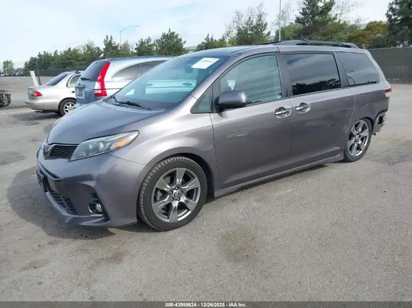 5TDXZ3DC7KS002113 2019 TOYOTA SIENNA - Image 2