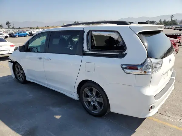 5TDXZ3DC7KS002807 2019 TOYOTA SIENNA - Image 2