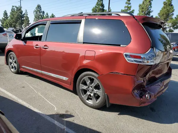 5TDXZ3DC7KS009238 2019 TOYOTA SIENNA - Image 2