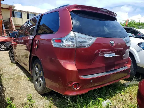 5TDXZ3DC7KS013855 2019 TOYOTA SIENNA - Image 2