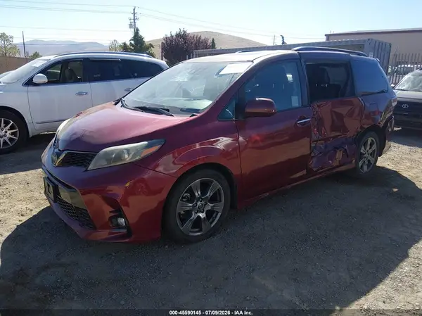 5TDXZ3DC7KS965996 2019 TOYOTA SIENNA - Image 2