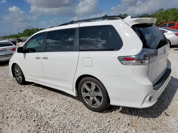 5TDXZ3DC7KS973628 2019 TOYOTA SIENNA - Image 2