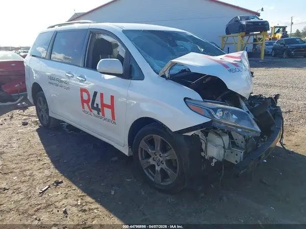 5TDXZ3DC7KS984855 2019 TOYOTA SIENNA - Image 1