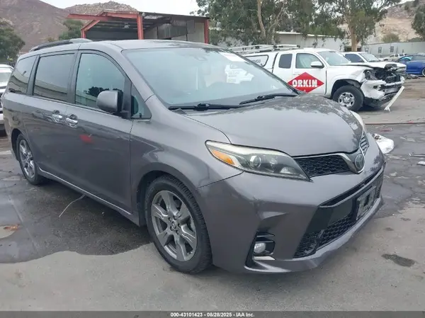 5TDXZ3DC7KS987609 2019 TOYOTA SIENNA - Image 1