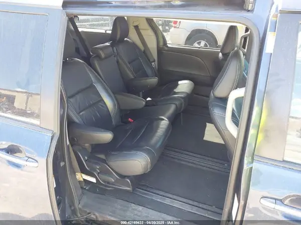 5TDXZ3DC7KS987688 2019 TOYOTA SIENNA - Image 8