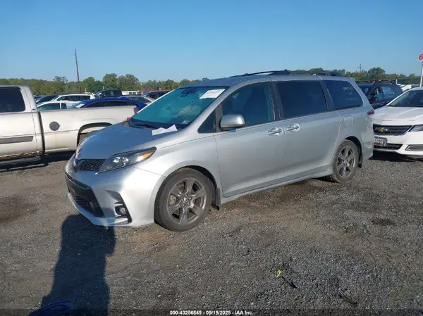 5TDXZ3DC7LS057999 2020 TOYOTA SIENNA - Image 2