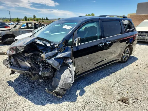 5TDXZ3DC8HS777853 2017 TOYOTA SIENNA - Image 1